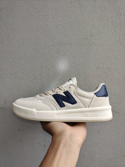 Ảnh chi tiết giày sneaker Nb Crt300 fom giày nhỏ up size