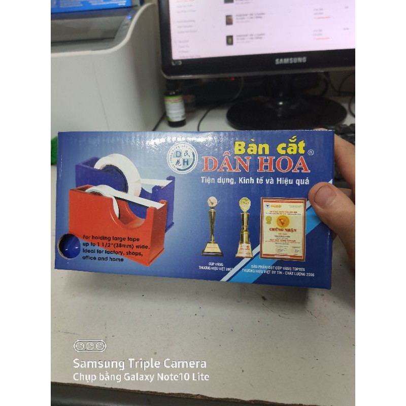 Cắt Băng Keo Để Bàn Kiêm Cắm Bút NO- 500. Màu ngẫu nhiên.