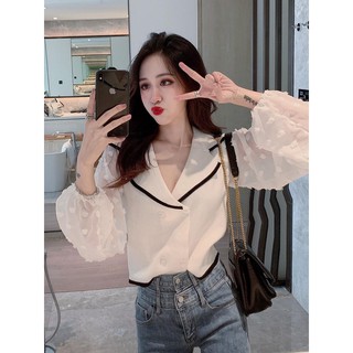 Áo croptop cổ V phối nút phong cách Hàn Quốc