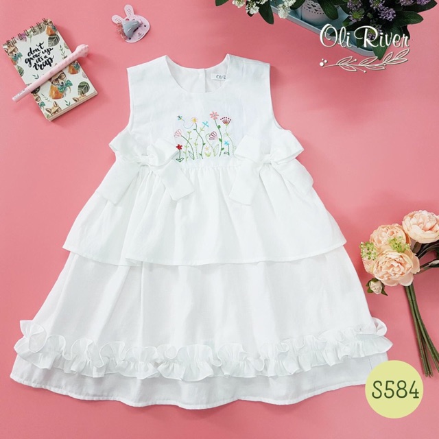 Đầm thêu hoa Oli River