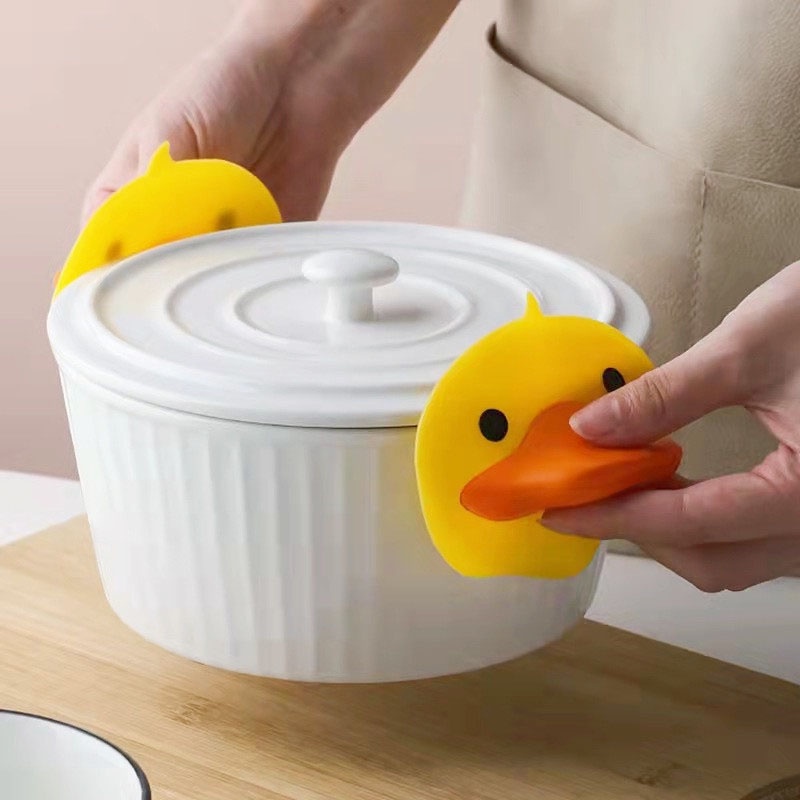 SET 2 Kẹp Bắc Nồi Chống Nóng Silicone Hình Con Vịt Dễ Thương
