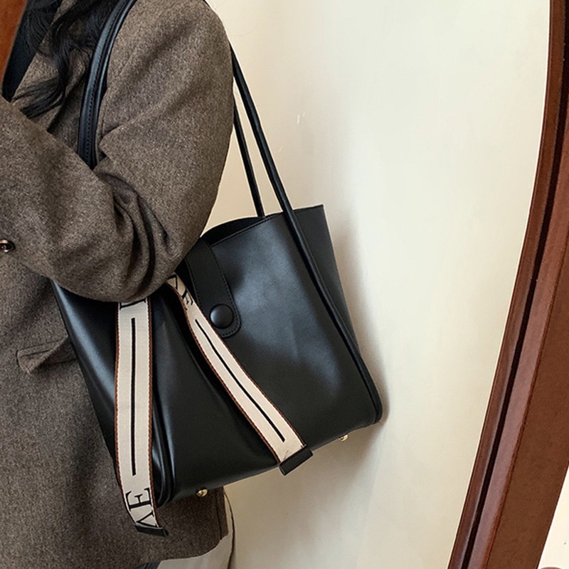 Túi Đeo Vai Cỡ Lớn Mềm Mại In Chữ Thời Trang Cho Nữ