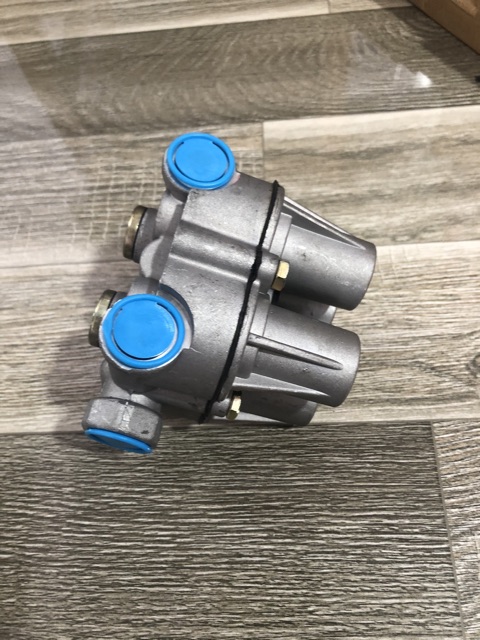 Sản phẩm gia đình làm: Combo 4 Chia hơi 151-4 núm chân nhôm không ốc kồ rế à