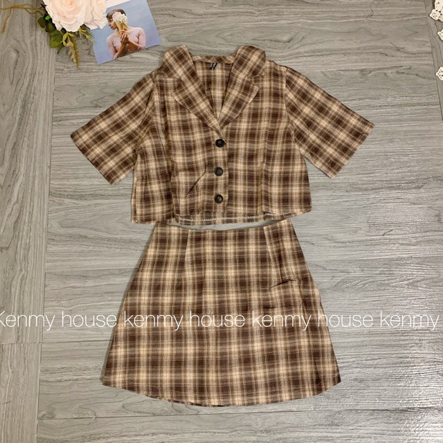 Set áo sơ mi croptop kèm chân váy  💛