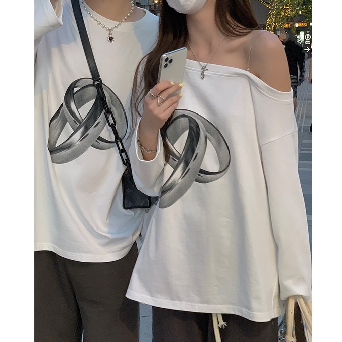Áo thun tay dài dáng rộng/áo hở vai 2 màu tùy chọn in họa tiết phong cách Hàn Quốc thời trang cho cặp đôi | BigBuy360 - bigbuy360.vn