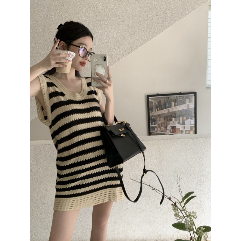 Đầm Dệt Kim Hai Dây Dáng Rộng Kẻ Sọc Phong Cách Hàn Quốc