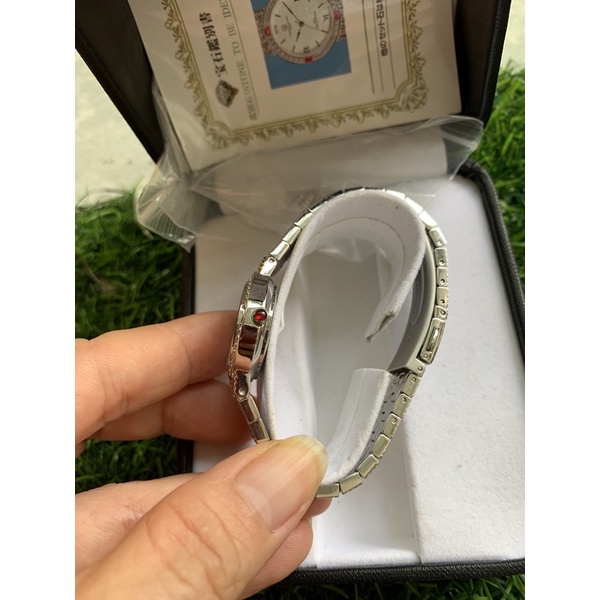 ĐỒNG HỒ NỮ HIỆU valentino