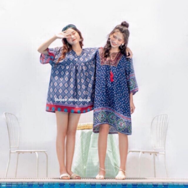 Đầm thổ cẩm phong cách boho thêu cổ