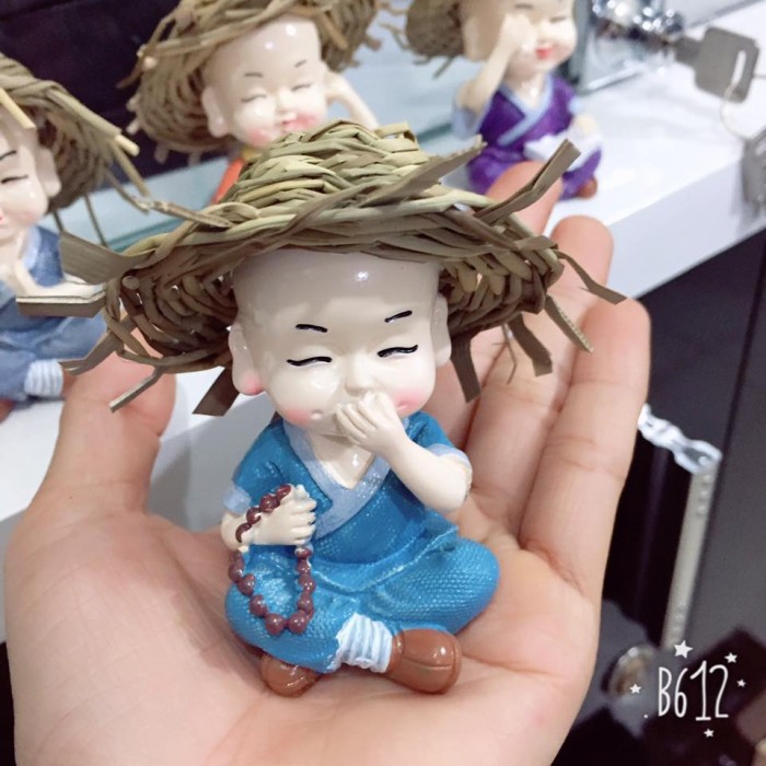TƯỢNG TỨ KHÔNG ĐỘI MŨ RƠM