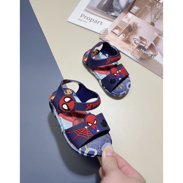 Xăng đan đế nhựa siêu nhân