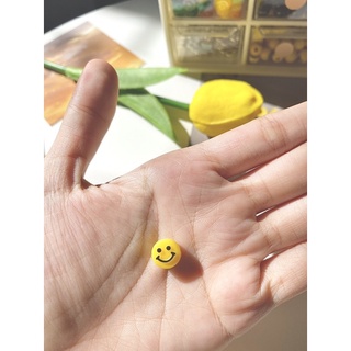 Hạt charm mặt cười màu vàng
