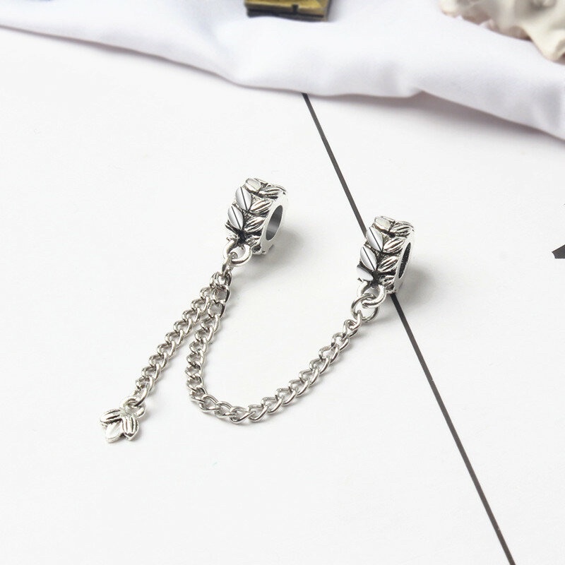 Charm bảng w tông trắng