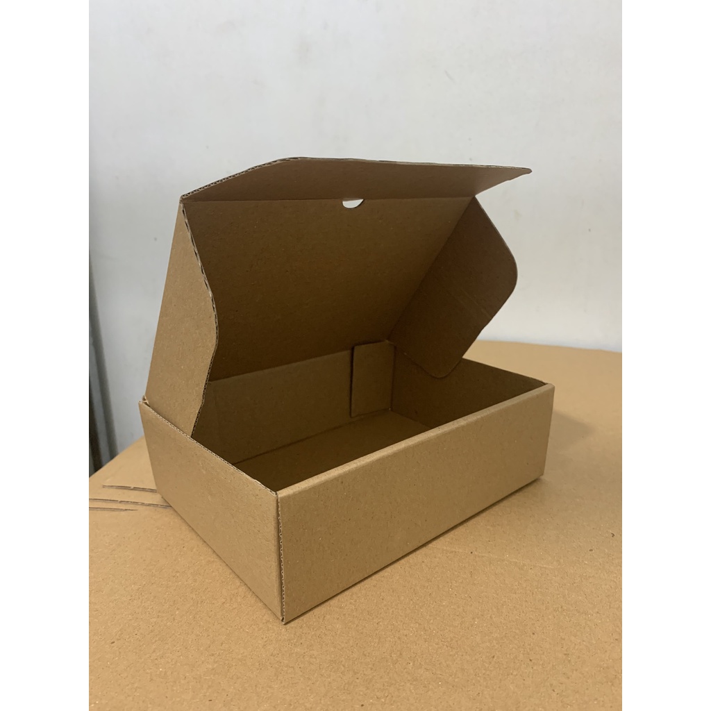 MG - 1 Thùng carton kiểu gài áo