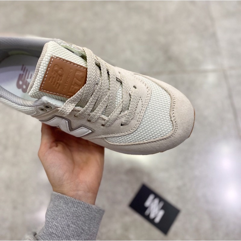 Giày thể thao nb cam nâu