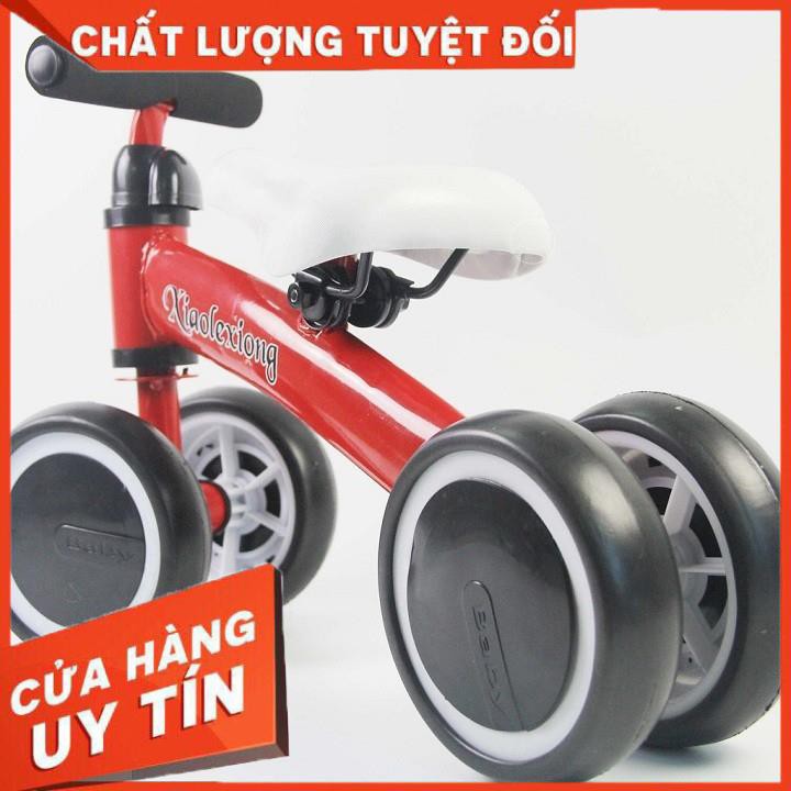 Xe thăng bằng 4 bánh cho bé xe chòi chân