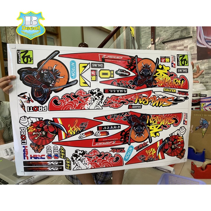 ( Quí khách vui lòng mang ra tiệm cho thợ dán ) Tem vario 150 Samurai đỏ đen