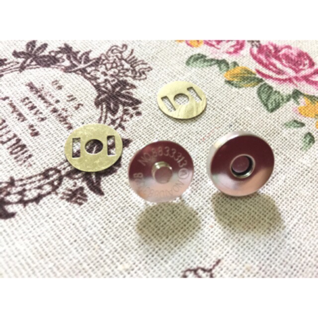 Cúc nam châm làm ví