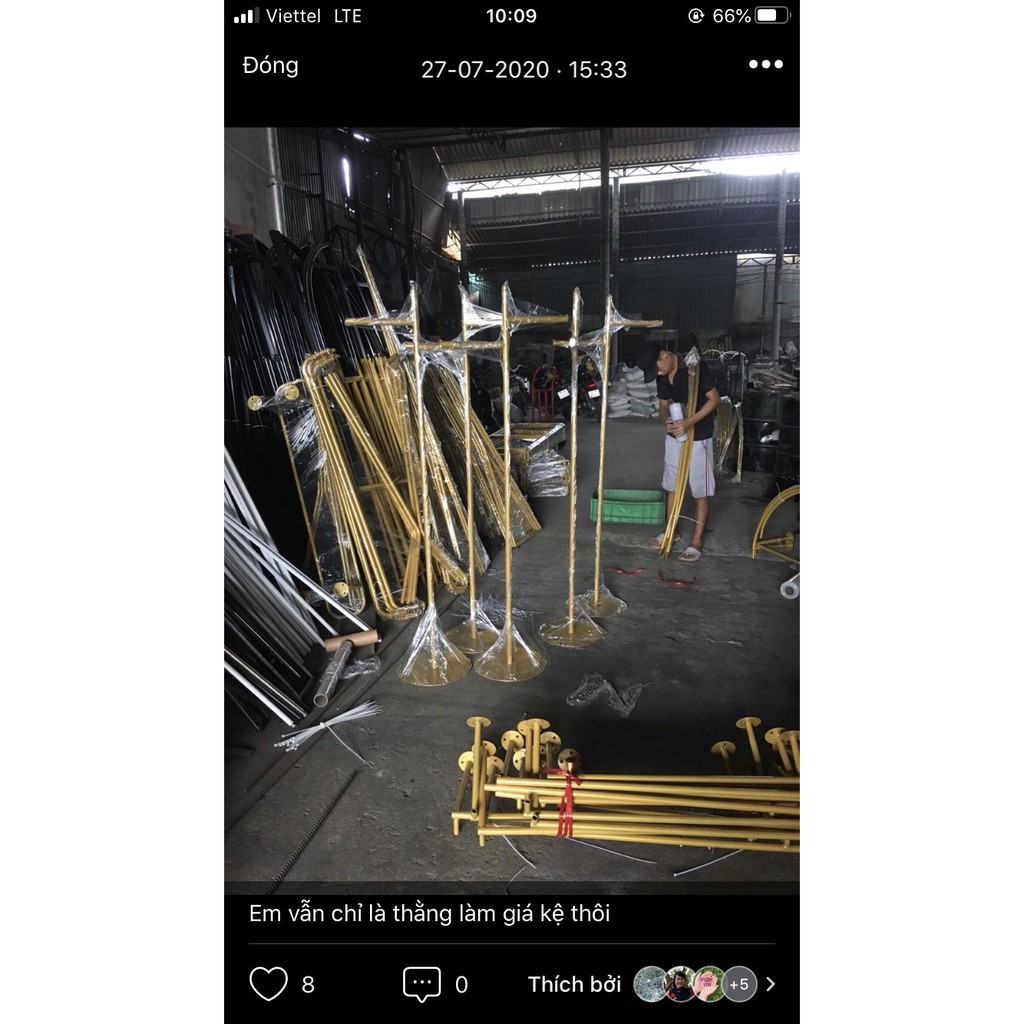 Cây livestream vàng - đen - trắng