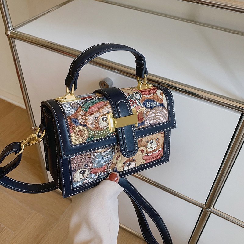 Túi Xách Dáng Vuông Nhỏ Thêu Hình Gấu Katy Cao Cấp Dễ Phối Đồ