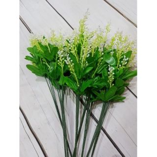 Cành hoa điểm trang trí