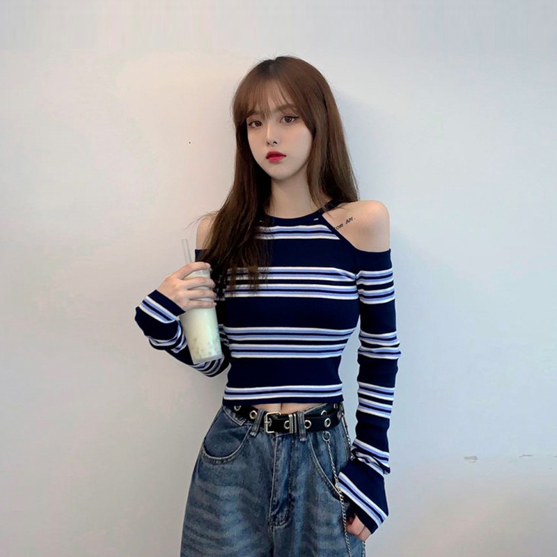 Áo croptop tay dài kẻ ngang khoét vai