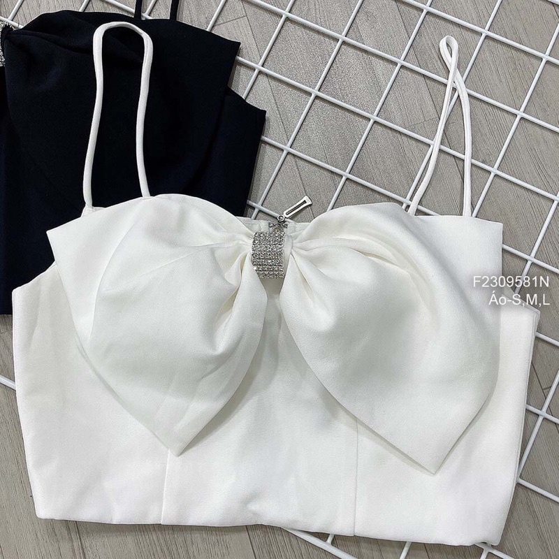 Áo quây dáng croptop thêu chữ