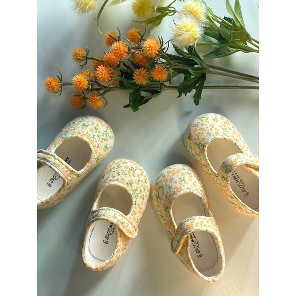 Giày tập đi em bé Hàn Quốc hoa vàng