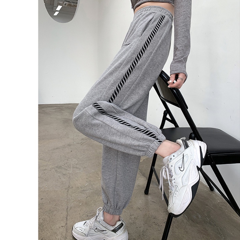 Quần sweatpant IELGY dáng rộng lưng cao in họa tiết màu xám phong cách đường phố thời trang cho nữ