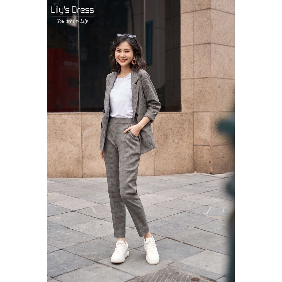 Set Blazer Ghi Tối 4 cúc dáng ngắn + quần âu by Lilie | BigBuy360 - bigbuy360.vn