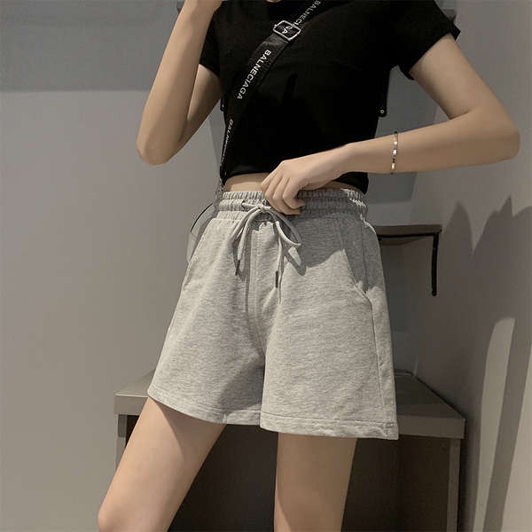 [🐬2021 quần áo thể thao mới + mới + thời trang + sức sống mới nóng bỏng] Quần short trắng nữ mùa hè lỏng mặc 2021 mới e