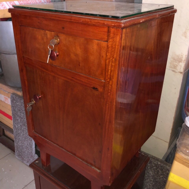 Tủ gỗ 2 ngăn có ổ khoá y hình chụp ( gỗ xưa nhé ah)