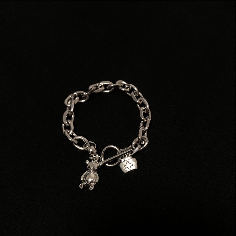 Vòng tay mặt hình gấu và mũ y tá thời trang cá tính 22208