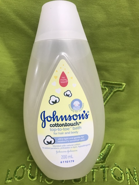 Combo sữa tắm gội 200ml và phấn thơm 100g Johnson’baby