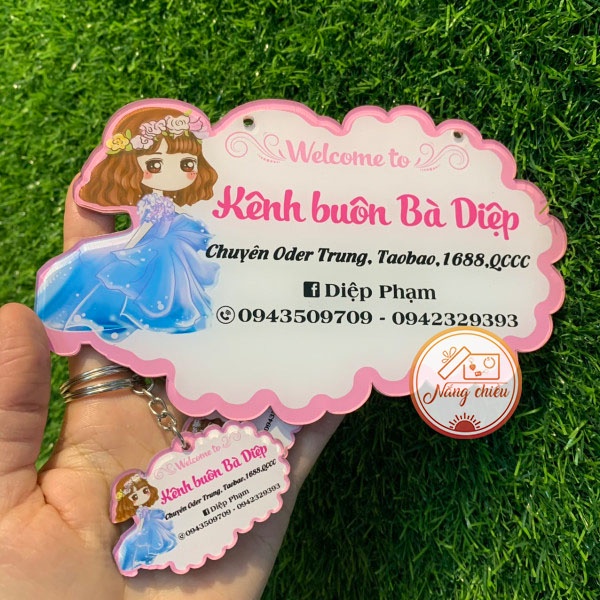 Bảng hiệu mica chụp hình sản phẩm bán hàng online - thiết kế theo yêu cầu - Ghép hình cô gái thời trang