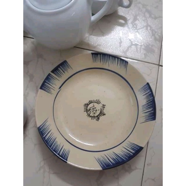 Dĩa cỡ trung đường kính 18 cm