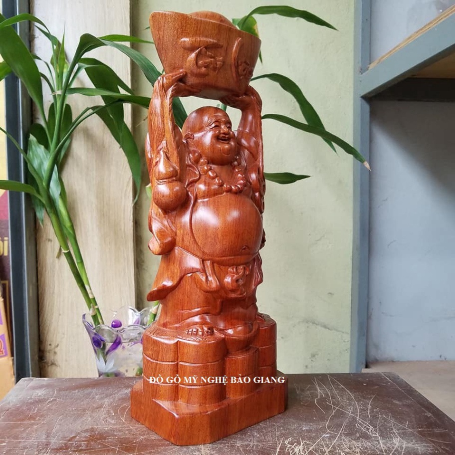 [GIA RE] Tượng phật di lặc dâng bát vàng bằng gỗ hương cao 40 cm