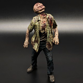 Mô hình có khớp xác sống áo kẻ - The Walking Dead (13cm)