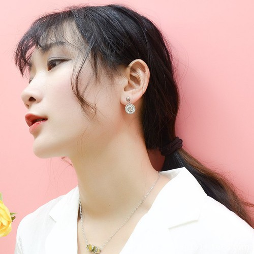 Bông Tai Tròn Tòn Ten Khắc Hình Nữ Hoàng Titan Ko Đen TT 3341