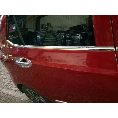 Ốp nẹp chân kính Xe Grand i10 chất liệu inox dùng cho cả 2 bản sedan và hatchback