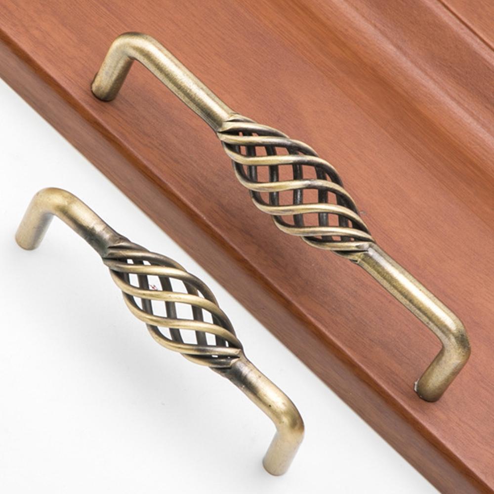 Tay Nắm Cửa Tủ Màu Đen Thiết Kế Đục Lỗ Kèm Ốc Vít Tiện Dụng Cho Gia Đình