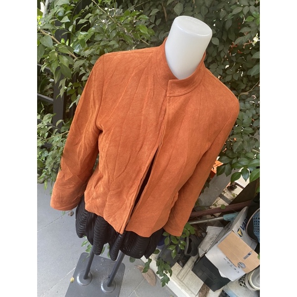 áo khoát dạ màu cam dáng ngắn