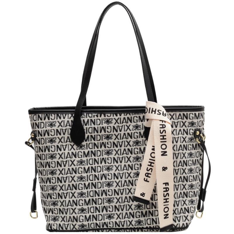 Túi tote IELGY đeo vai phong cách học sinh phổ biến dễ phối đồ cho nữ