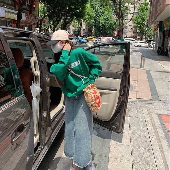 COZOK Áo sweater tay dài form rộng in chữ phong cách Hàn Quốc