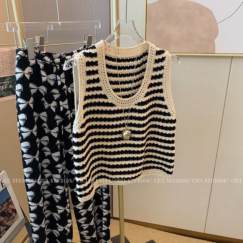 Áo Len Không Tay Họa Tiết Kẻ Sọc Trắng Đen Phong Cách Retro