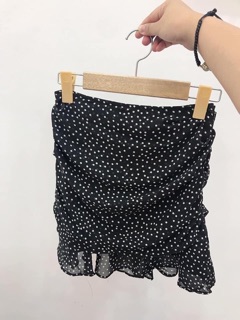chân váy chấm bi