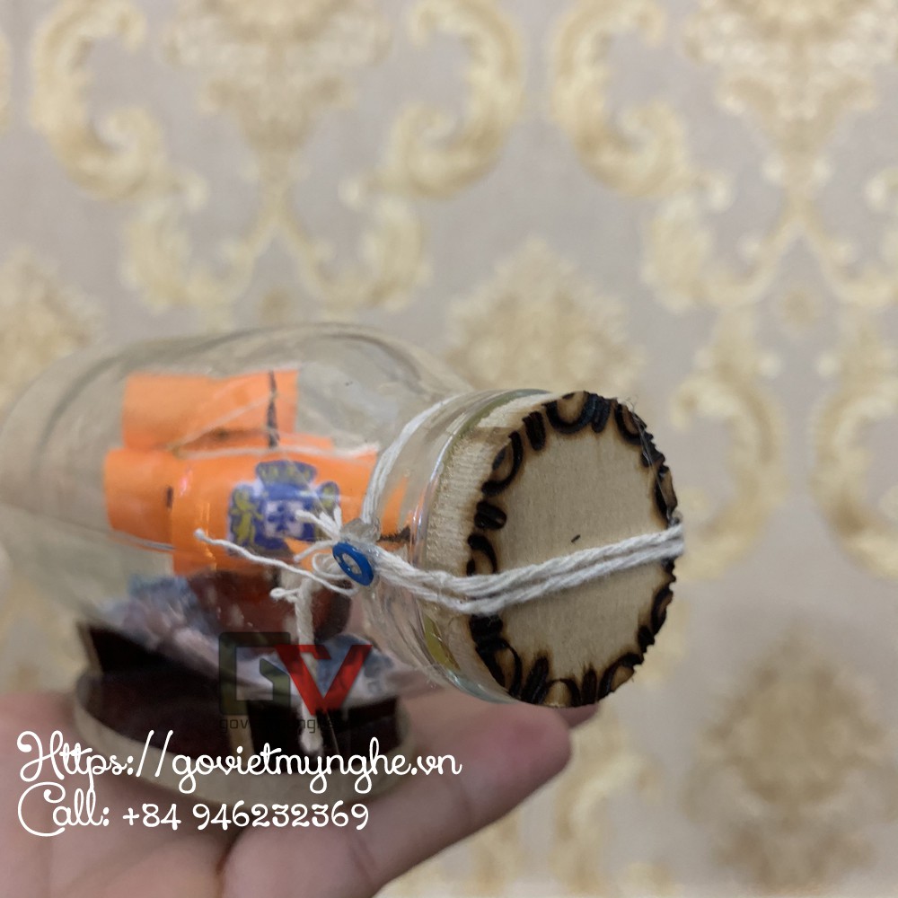 Mô hình tàu thuyền gỗ trong chai thủy tinh trang trí bàn làm việc - Buồm màu cam - Dài 11cm