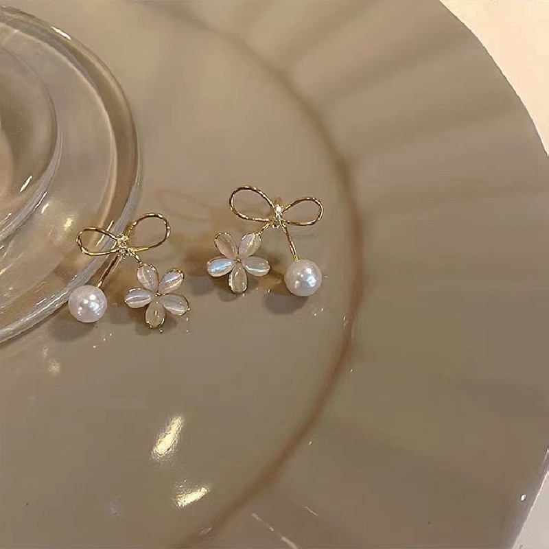 Bông Tai Mạ Bạc 925 Hình Hoa Tulip Đính Ngọc Trai Thời Trang Hàn Quốc