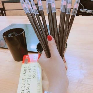 Chì xé kẻ mày và viền mí mắt