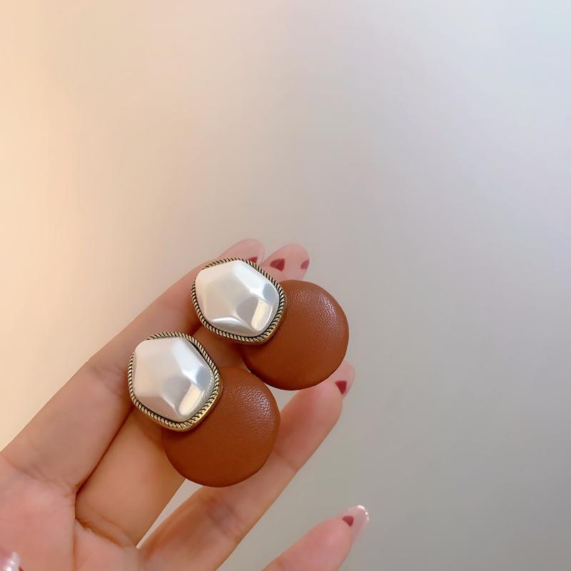 Bông Tai Bằng Da Hình Tròn Màu Đỏ Tía Phong Cách Hàn Quốc Cổ Điển Thời Trang Cho Nữ