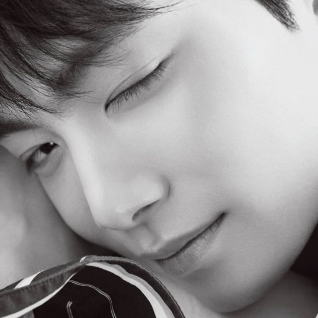 Tạp chí Hàn Quốc 1st Look Nu'est, Somi, Got7 Mark, Fromis9